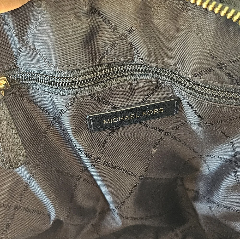 Michael Kors Embossed Cindy LG Backpack - Picture 2 of 10